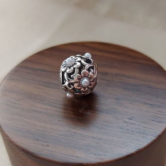 925 Sterling Silver Vintage Pearl Flowers Charm - Picture 5 of 5